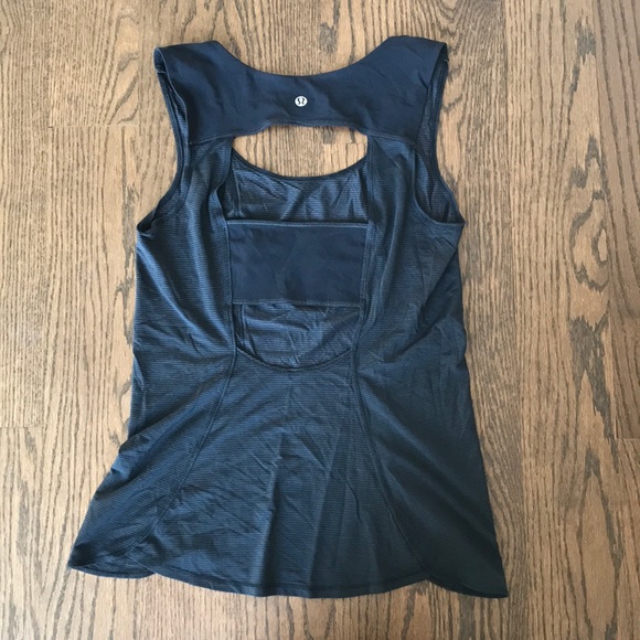 Lululemon workout top - Picture 2 of 2